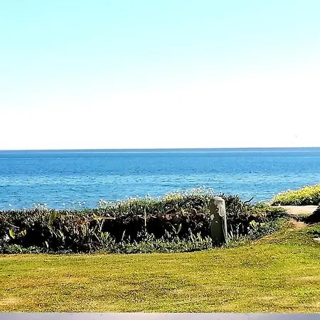 House On Beachfront, 30 Metres Sea Holiday home *