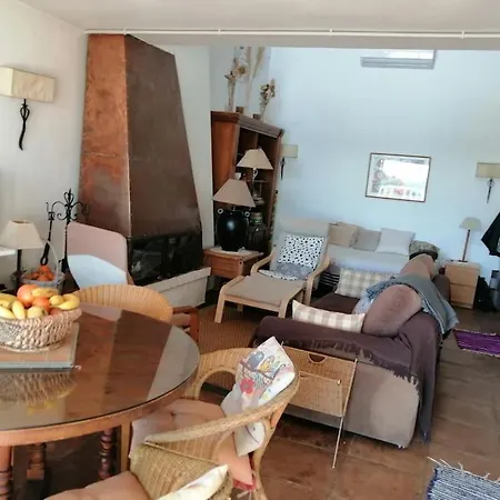 펜션 House On Beachfront, 30 Metres Sea