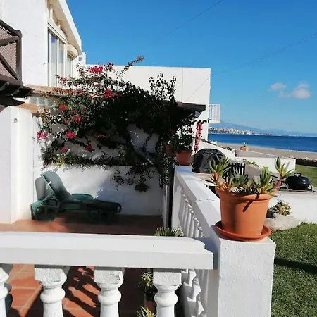 House On Beachfront, 30 Metres Sea 펜션 에스테포나